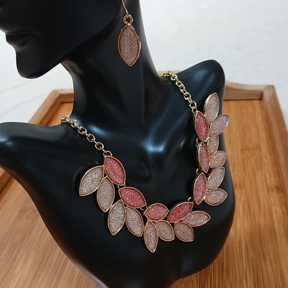 Ellen Tracy Necklace & Earring set - Picture 11 of 16